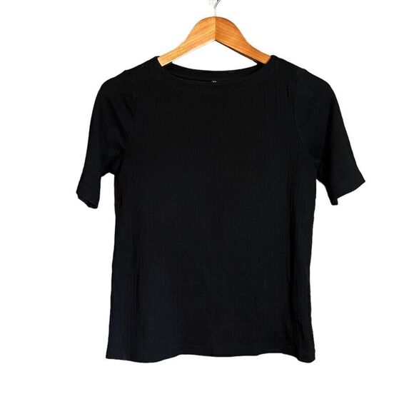 3 for $30! Uniqlo black ribbed short sleeve top - Picture 1 of 8